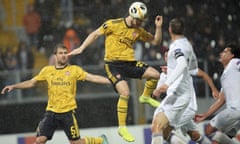 Arsenal’s Shkodran Mustafi, center, scores the opening goal.