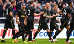 Ayoze Pérez and Newcastle team-mates during pre-season.