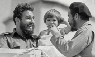 Che Guevara, his daughter Aleida and Fidel Castro, in 1963.