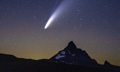 Neowise appears over Mount Washington, US.