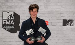 Shawn Mendes poses with two of his gongs.