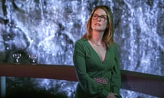 Julianne Moore as Gloria Bell.