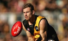 AFL Rd 12 - Hawthorn v Richmond<br>LAUNCESTON, TAS - JUNE 18: Shane Tuck of the Tigers in action during the round 12 AFL match between the Hawthorn Hawks and the Richmond Tigers at Aurora Stadium on June 18, 2006 in Launceston, Australia. (Photo by Ryan Pierse/Getty Images)