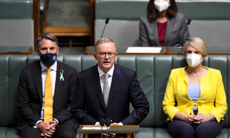 Budget reply speech 2022: Labor's Anthony Albanese highlights struggling aged care system – video