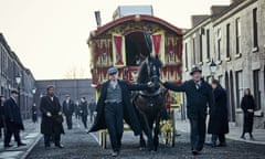 Programme Name: Peaky Blinders IV - TX: n/a - Episode: n/a (No. 6) - Picture Shows: Charlie Strong (Ned Dennehy), Curly (Ian Peck) - (C) © Caryn Mandabach Productions Ltd 2017 - Photographer: Robert Viglasky