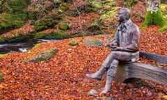 the statue of Robert Burns in Aberfeldy.