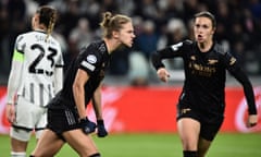 Vivianne Miedema celebrates scoring Arsenal’s equaliser.