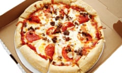 Take Out Pepperoni and Sausage Pizza Pie in a Box. Image shot 2014. Exact date unknown.<br>FFJ3HW Take Out Pepperoni and Sausage Pizza Pie in a Box. Image shot 2014. Exact date unknown.