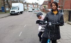 Going Car Free participant, Funmi Shonibare, from London with their child (c) climate charity Possible (1) (1)