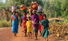 Gond women and children