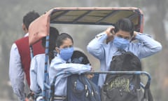 People wearing air pollution masks in Delhi