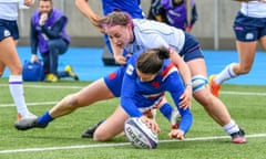 Jessy Trémoulière scores a try in France’s victory at Scotstoun.