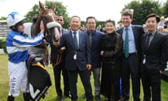 Vichai Srivaddhanaprabha with Glorious Goodwood winner Beat The Bank in 2017, and Bangkok’s trainer, Andrew Balding, second right.