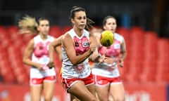 Sydney Swan Chloe Molloy during the AFLW Elimination Final against the Gold Coast Suns at Heritage Bank Stadium. 