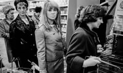 G.B. ENGLAND. London. Julie Christie in the supermarket. 1965.