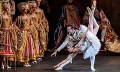 Birmingham Royal Ballet’s Yu Kurihara as Princess Aurora, Lachlan Monaghan as Prince Florimund and company in The Sleeping Beauty.(Opening 08-02-2024)
©Tristram Kenton 02-24
(3 Raveley Street, LONDON NW5 2HX TEL 0207 267 5550  Mob 07973 617 355)email: tristram@tristramkenton.com