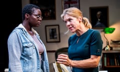 Moronke Akinola (Zoe) and Janie Dee (Janine) in The Niceties by Eleanor Burgess @ Finborough Theatre. Directed by Matthew Iliffe. (Opening 03-10-19) ©Tristram Kenton 10/19 (3 Raveley Street, LONDON NW5 2HX TEL 0207 267 5550 Mob 07973 617 355)email: tristram@tristramkenton.com