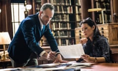 Sherlock Holmes (Jonny Lee Miller) and Joan Watson (Lucy Liu) in Elementary