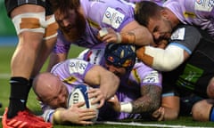 Matt Kvesic scores one of his two tries during Exeter’s entertaining draw against Glasgow