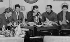 Painters' Lunch At Wheelers<br>Group portrait of artist painters (left to right) Timothy Behrens, Lucien Freud (1922 - 2011), Francis Bacon (1909 - 1992), Frank Auerbach and Michael Andrews (1928 - 1995), having lunch at Wheelers Restaurant in Soho, London, 1963. (photo by John Deakin Archive/Getty Images)