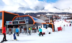 Cableway at Tatranska Lomnica. It is the popular ski resort in High Tatras with 6 km long dowhnill track, Slovakia<br>CMN7KE Cableway at Tatranska Lomnica. It is the popular ski resort in High Tatras with 6 km long dowhnill track, Slovakia