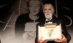 65th Cannes Film Festival - Award Winners Press Conference<br>epa03238962 Austrian director Michael Haneke poses with the Palme d'Or award for his movie 'Amour' (Love) as he attends during the Award Winners press conference on the closing night of the 65th Cannes Film Festival, in Cannes, France, 27 May 2012.  EPA/SEBASTIEN NOGIER