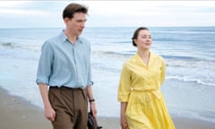 2015, BROOKLYN<br>DOMHNALL GLEESON & SAOIRSE RONAN 
Character(s): Jim Farrell, Eilis Lacey 
Film 'BROOKLYN' (2015) 
Directed By JOHN CROWLEY 
26 January 2015 
SAM49557 
Allstar/LIONSGATE 
 
(IRL/UK/CAN 2015) 
 
**WARNING** This Photograph is for editorial use only and is the copyright of LIONSGATE  and/or the Photographer assigned by the Film or Production Company & can only be reproduced by publications in conjunction with the promotion of the above Film. A Mandatory Credit To LIONSGATE is required. The Photographer should also be credited when known. No commercial use can be granted without written authority from the Film Company.
Entertainment 
Orientation Landscape 
half body, Halbportrait