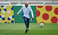 Luciano Spalletti in Italy training.