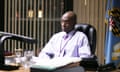 USA. Lance Reddick in the ©HBO TV series : The Wire - season 4 (2002-2008) . Plot: The Baltimore drug scene, as seen through the eyes of drug dealers and law enforcement. Ref: LMK106-J6720-050820 Supplied by LMKMEDIA. Editorial Only. Landmark Media is not the copyright owner of these Film or TV stills but provides a service only for recognised Media outlets. pictures@lmkmedia.com<br>2CBBMYN USA. Lance Reddick in the ©HBO TV series : The Wire - season 4 (2002-2008) . Plot: The Baltimore drug scene, as seen through the eyes of drug dealers and law enforcement. Ref: LMK106-J6720-050820 Supplied by LMKMEDIA. Editorial Only. Landmark Media is not the copyright owner of these Film or TV stills but provides a service only for recognised Media outlets. pictures@lmkmedia.com
