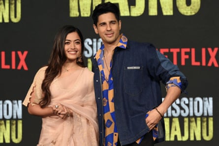 The Bollywood actors Rashmika Mandanna and Sidharth Malhotra on the red carpet.