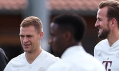 UEFA Champions League MD-1 - Bayern Munich training session<br>epa10869025 Munich's Harry Kane (C) and Joshua Kimmich (L) listen to head coach Thomas Tuchel (2R) during a training session in Munich, Germany, 19 September 2023. Bayern Munich will face Manchester United in a UEFA Champions League group stage soccer match on 20 September. EPA/ANNA SZILAGYI