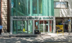 The modern entrance to Walsall Library and Museum in Walsall, West Midlands<br>F0MJA0 The modern entrance to Walsall Library and Museum in Walsall, West Midlands