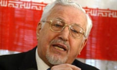 Ebrahim Yazdi holding a press conference in Tehran in 2005.