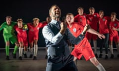 Joseph Fiennes as Gareth Southgate in Dear England