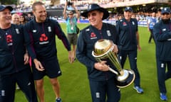 Trevor Bayliss with the World Cup trophy