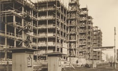 Establishment Of A Social Housing On The Former Gardener Reasons<br>Vienna 19th district. Construction of social housing on the former Gärtnergründe near Heiligenstadt-station. Austria. 1928. (Photo by Imagno/Getty Images) *** Local Caption ***