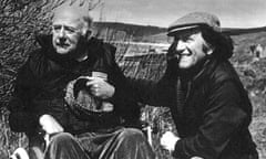 Richard Austin 2000 SIR JOHN BETJEMAN RELAXES IN SIDMOUTH WITH FILM DIRECTOR JONATHAN STEDALL Richard Austin News Pictures