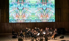 Colin Currie conducts the Britten Sinfonia playing Reich/Richter at the Barbican, London. 