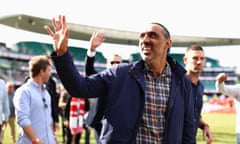 Adam Goodes broke his AFL exile to participate in a lap of honour at the SCG with his former Sydney Swans teammates.