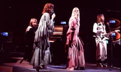 Benny Andersson, Anni-Frid (Frida) Lyngstad, Agnetha Fältskog, Björn Ulvaeus (v.l.n.re., Musikgruppe: ‘ABBA’), Live-Auftritt, Deutschland, Europa, Git<br>Benny Andersson, Anni-Frid (Frida) Lyngstad, Agnetha Fältskog, Björn Ulvaeus (v.l.n.re., Musikgruppe: “ABBA”), Live-Auftritt, Deutschland, Europa, Gitarre, Bühne, Mikrofon, Klavier, Musikinstrument, Sänger, Sängerin, Promi, 100336, RW, SC; P.-Nr.: 102/2011, 13.03.1977; Foto: P.Bischoff/ ; Jegliche Foto-Nutzung (Veröffentlichung - Print + Online - , Ausstrahlung, Layout etc.) nur gegen Honorar (lt. MFM-Empfehlungen) gemäß unseren AGB’s !; (Photo by Peter Bischoff/Getty Images)