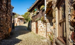 View of the beautiful central and unique street of the schist village Casal de São Simão in the municipality of Figueiró dos Vinhos in Portugal.<br>Casal de São Simão is a small tourist village belonging to the municipality of Figueiró dos Vinhos, in the district of Leiria. It is an attraction for its recovered shale houses and for the trail that connects to the river beach of Fragas de São Simão and its walkways.