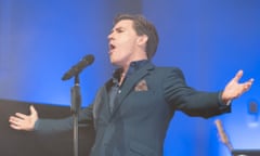 Rob Brydon singing on stage