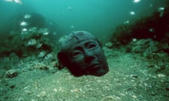 THE HEAD OF A SCULPTURE LIES ON THE SEA BED OFF ALEXANDRIA<br>ALE99:EGYPT-ARCHAEOLOGY:ABU KEIR,EGYPT,3JUN00 - UNDATED HAND-OUT PHOTO - Royal head of a statue in diorite XXVI Dynasty (654-525 B.C.) lies on the sea bed off about six km (3.75 miles) off the Mediterranean city of Alexandria. Archaeologists June 3, showed off relics retrieved from the nearly complete ruins of ancient cities they said they had discovered on the seabed off the Egyptian coast. The joint French and Egyptian team said the cities of Menouthif and Herakleion, submerged more than 1,000 years ago, lay in five to 10 metres (15-30 feet) of water about six km (3.75 miles) off the Mediterranean city of Alexandria. The cities were legendary in antiquity for their wealth and arts as well as their many temples dedicated to the gods Serapis, Isis and Osiris.