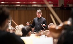 Esa-Pekka Salonen conducts the Philharmonia Orchestra.