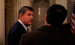 U.S. Senator Joe Manchin (D-WV) at the U.S. Capitol in Washington<br>U.S. Senator Joe Manchin (D-WV) talks to reporters after a vote at the U.S. Capitol in Washington, U.S., December 18, 2023. REUTERS/Elizabeth Frantz