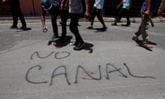 Graffiti on concrete that reads 'No canal'