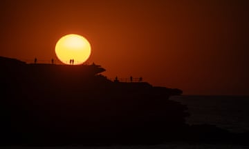 Jockying for position at North BondJockeying for position at North Bondi to watch the sunrise as September heat records are expected to be broken later today in Sydney. i to watch the sunrise as September heat records are expected to be broken later today in Sydney. Wednesday 20th September 2023. Photograph by Mike Bowers. Guardian Australia.