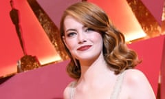 Nominee for Best Actress in “La La Land” Emma Stone poses as she arrives on the red carpet for the 89th Oscars on February 26, 2017 in Hollywood, California. / AFP PHOTO / ANGELA WEISSANGELA WEISS/AFP/Getty Images