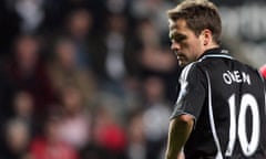 Michael Owen appearing for Newcastle against Arsenal in 2009.