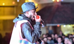 Yasiin Bey performing in August 2015.